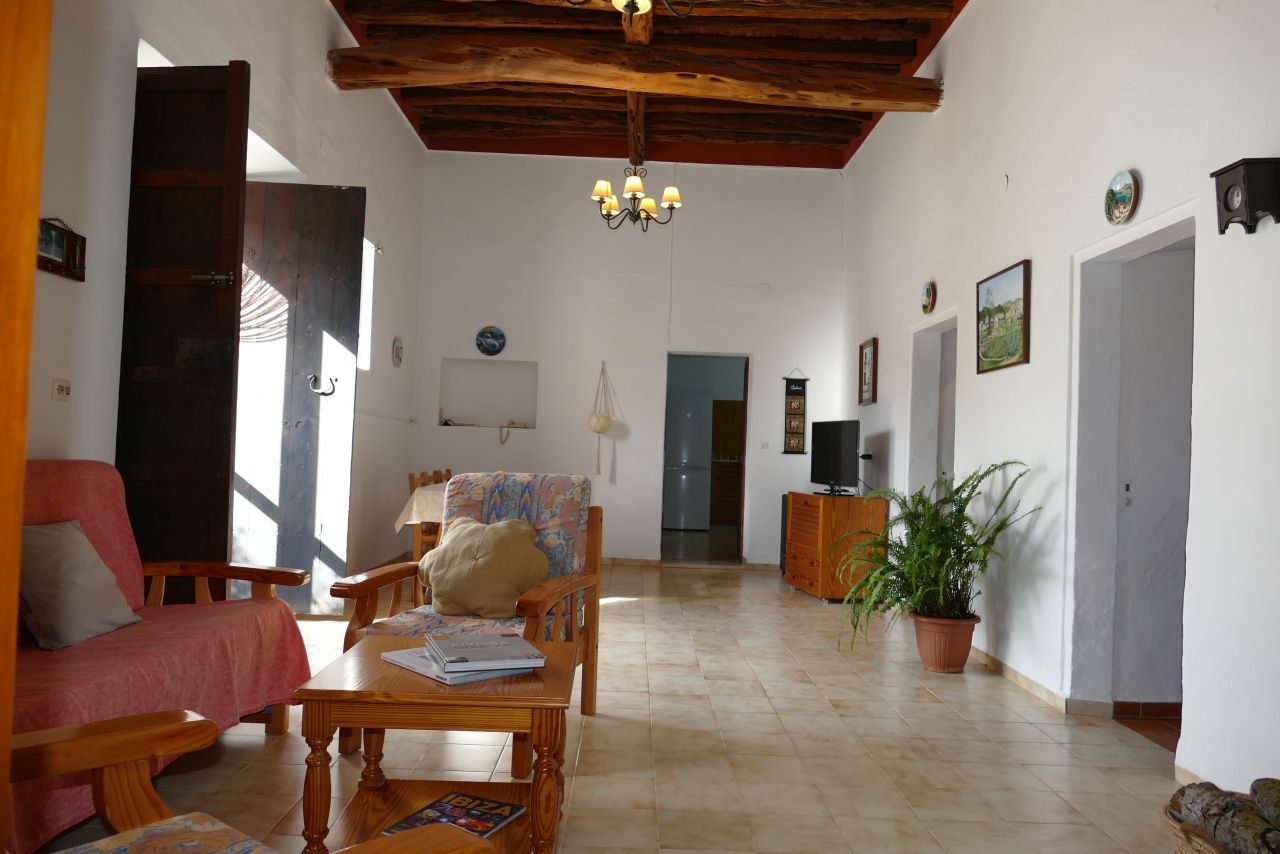 JÄHRLICHE / LANGFRISTIGE VERMIETUNG, traditionelle, klassische Finca in San Vicente, Ibiza, auf dem Land, in einer idyllischen Umgebung.