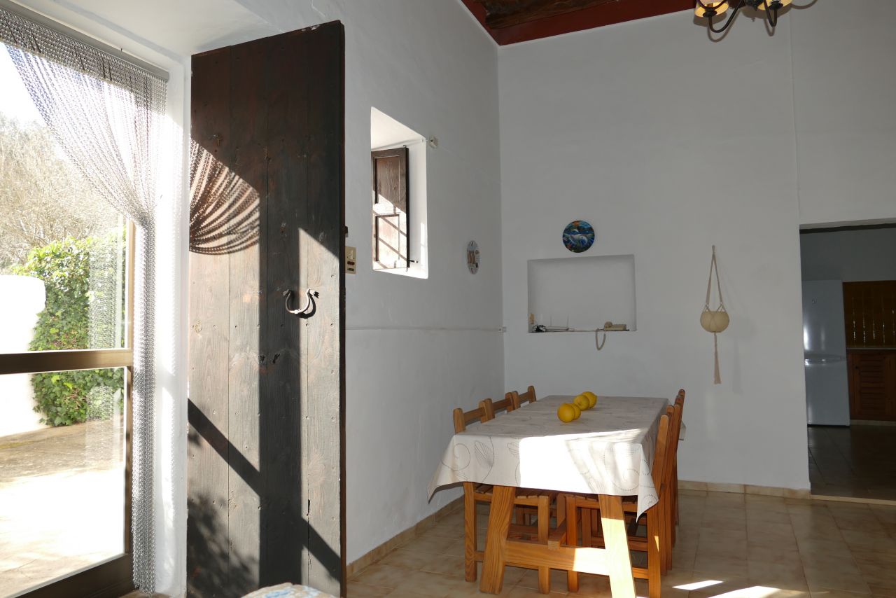 JÄHRLICHE / LANGFRISTIGE VERMIETUNG, traditionelle, klassische Finca in San Vicente, Ibiza, auf dem Land, in einer idyllischen Umgebung.