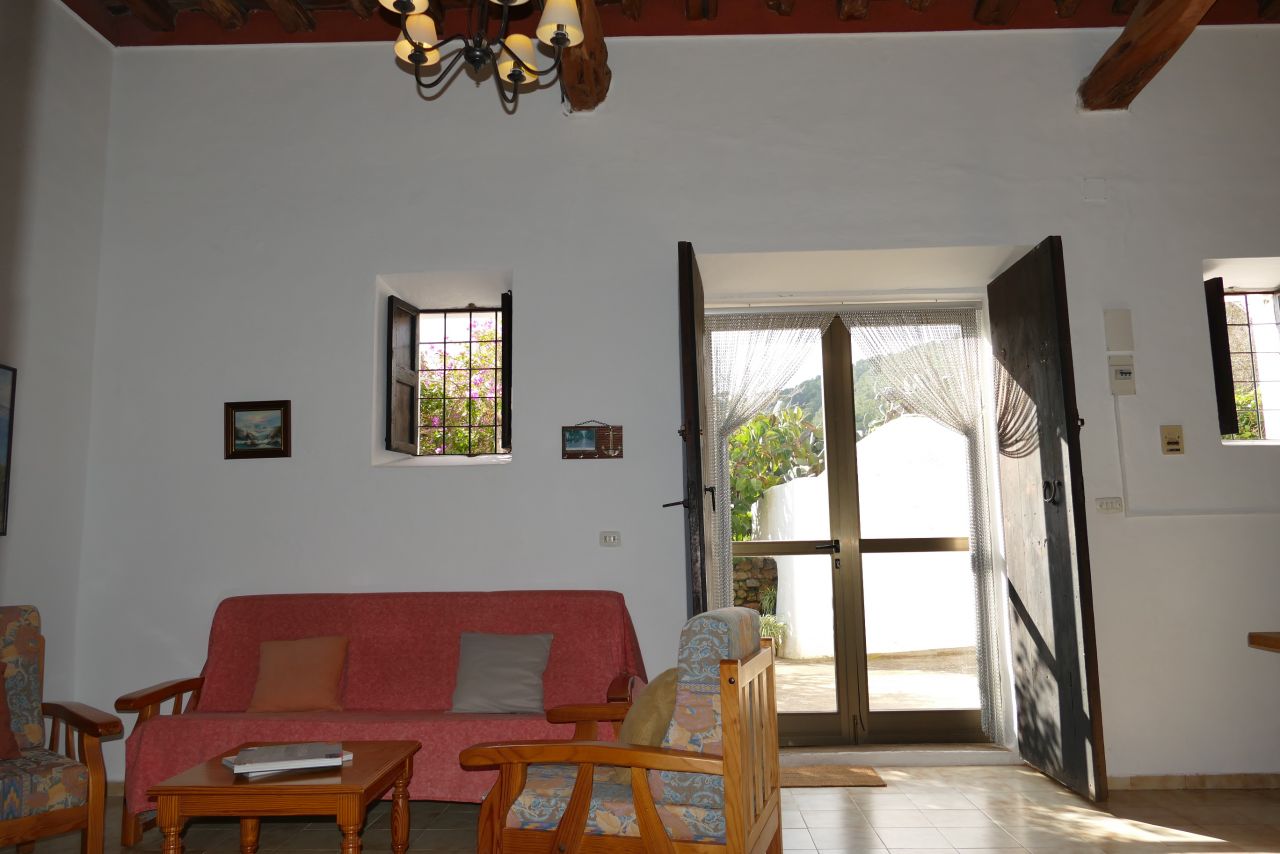 JÄHRLICHE / LANGFRISTIGE VERMIETUNG, traditionelle, klassische Finca in San Vicente, Ibiza, auf dem Land, in einer idyllischen Umgebung.