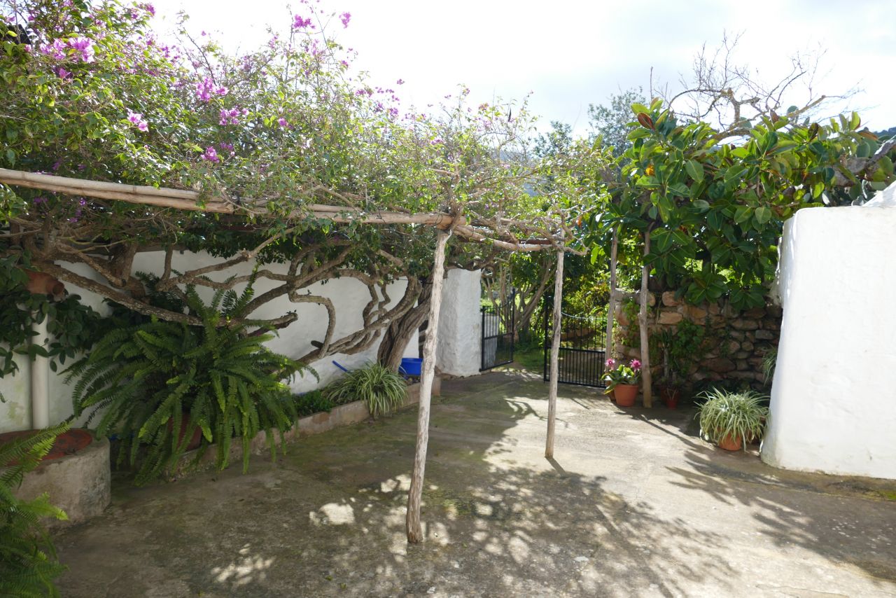 JÄHRLICHE / LANGFRISTIGE VERMIETUNG, traditionelle, klassische Finca in San Vicente, Ibiza, auf dem Land, in einer idyllischen Umgebung.