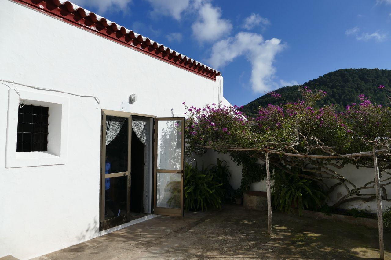 JÄHRLICHE / LANGFRISTIGE VERMIETUNG, traditionelle, klassische Finca in San Vicente, Ibiza, auf dem Land, in einer idyllischen Umgebung.