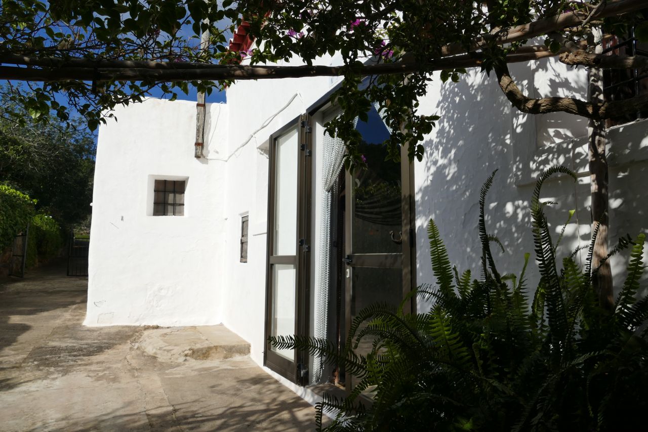 JÄHRLICHE / LANGFRISTIGE VERMIETUNG, traditionelle, klassische Finca in San Vicente, Ibiza, auf dem Land, in einer idyllischen Umgebung.