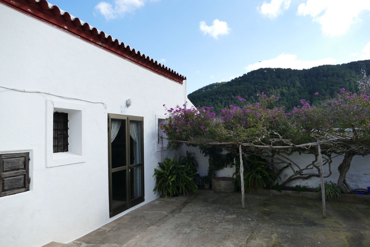 JÄHRLICHE / LANGFRISTIGE VERMIETUNG, traditionelle, klassische Finca in San Vicente, Ibiza, auf dem Land, in einer idyllischen Umgebung.