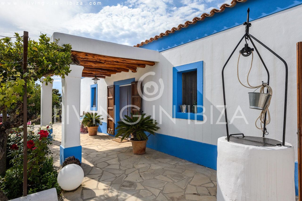 Santa Eulalia del Río: Kurzfristiger Mietvertrag / 6 bis 8 Monate für nicht Ansässige auf der Insel. Typisches Haus über 100 Jahre alt, renoviert, Santa Eulalia 