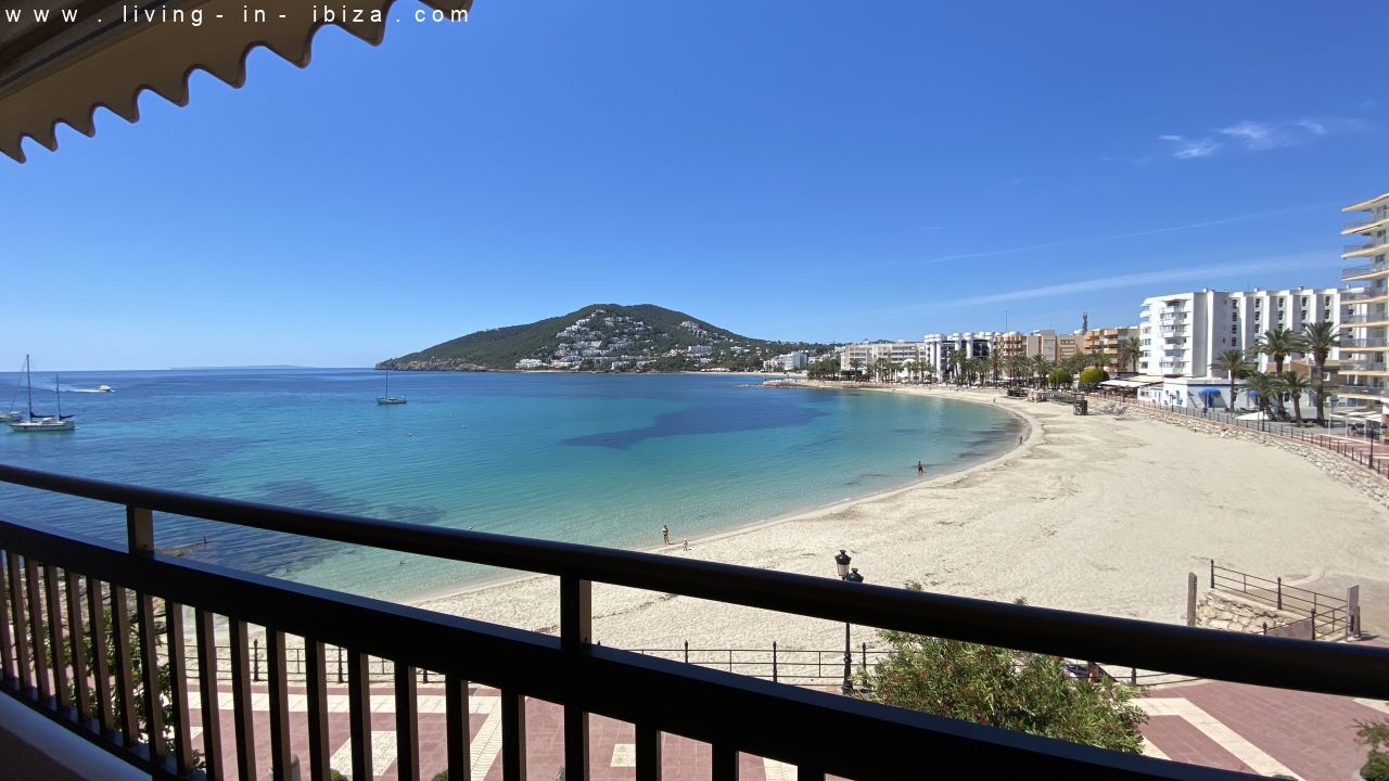 Saisonvermietung - Grosszügige Wohnung mit Meersicht an Promenade Santa Eulalia del Rio Ibiza zur Miete, 4 SZ, Meeressicht