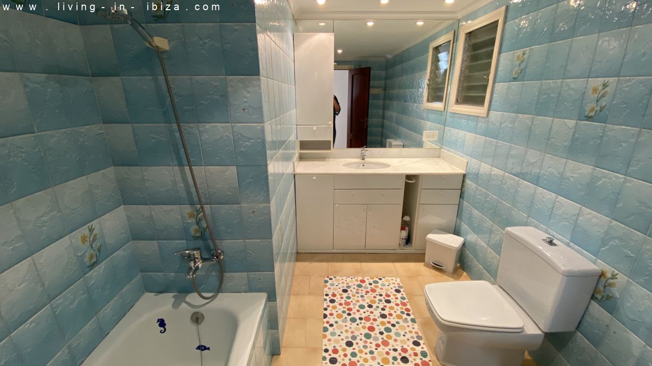 Saisonvermietung - Grosszügige Wohnung mit Meersicht an Promenade Santa Eulalia del Rio Ibiza zur Miete, 4 SZ, Meeressicht