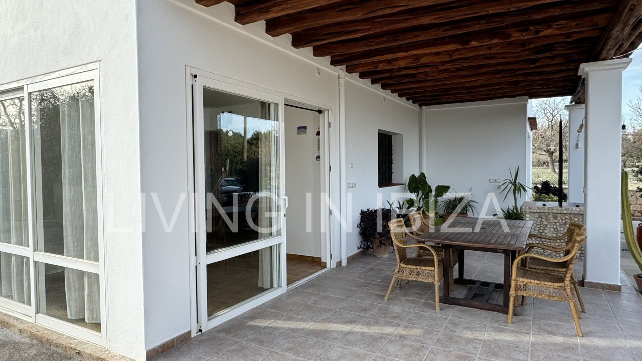 Einzigartiges Haus mit Charme zu vermieten in der Gegend von Cala San Vicente, Ibiza. An einem magischen Ort, der Ruhe ausstrahlt.
