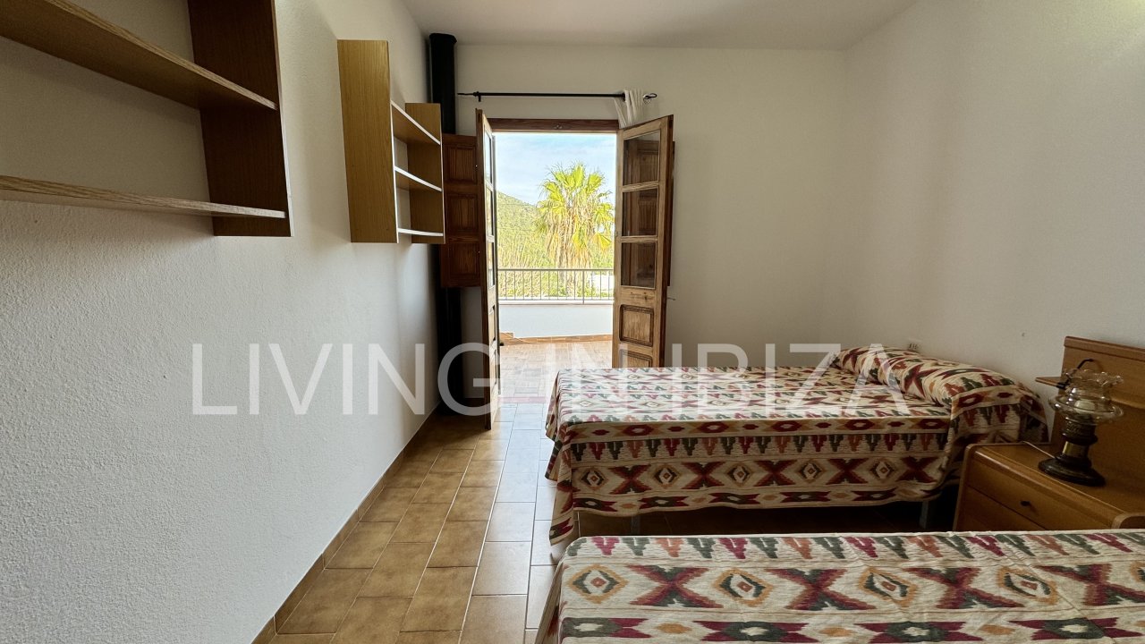 Einzigartiges Haus mit Charme zu vermieten in der Gegend von Cala San Vicente, Ibiza. An einem magischen Ort, der Ruhe ausstrahlt.