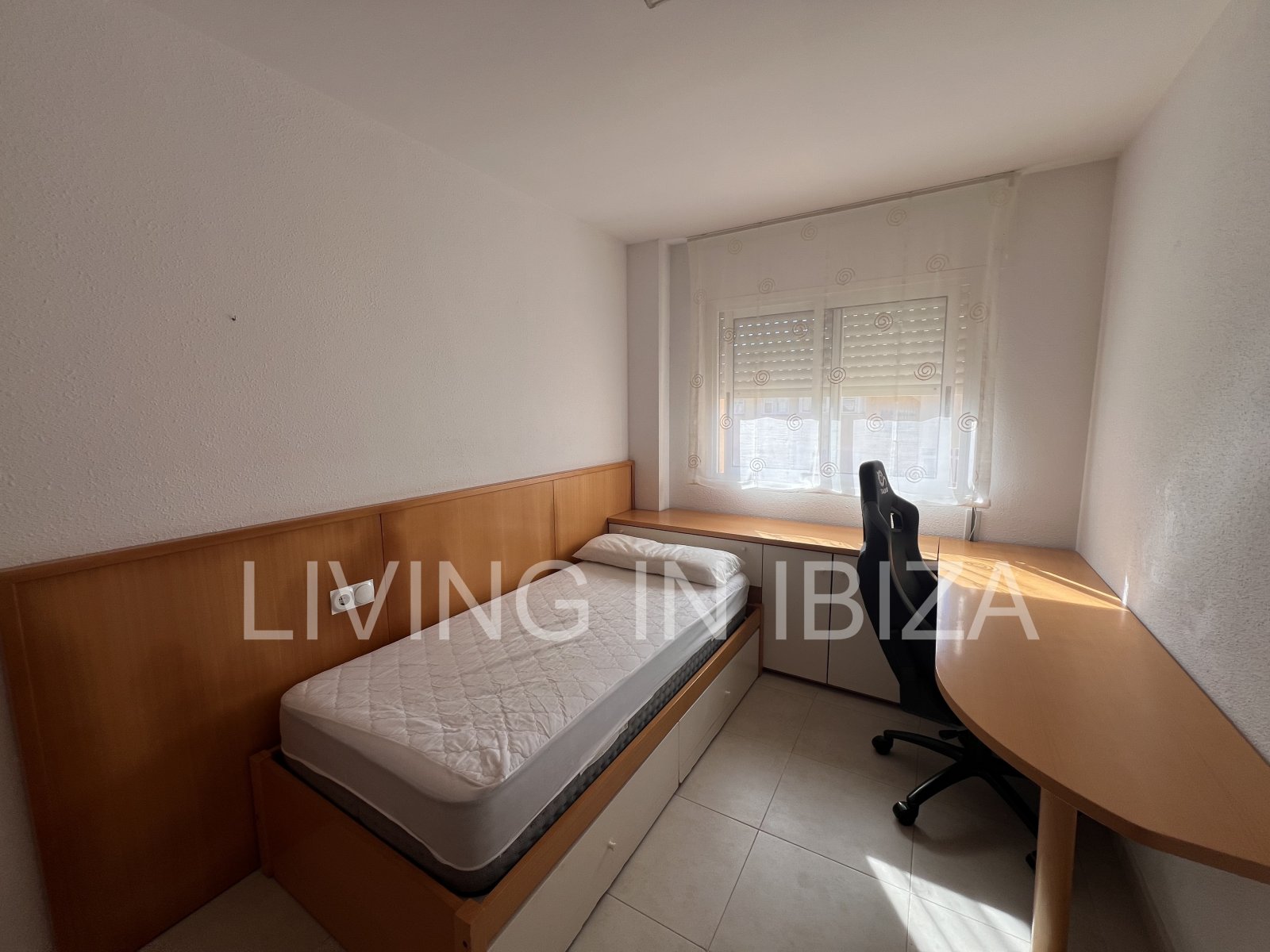 JAHRESMIETE/langfristiger Vertrag, renoviertes Penthouse von ca. 148 m2 in Ibiza. Von der Terrasse hat man einen. Blick auf Dalt Vila von der Terrasse