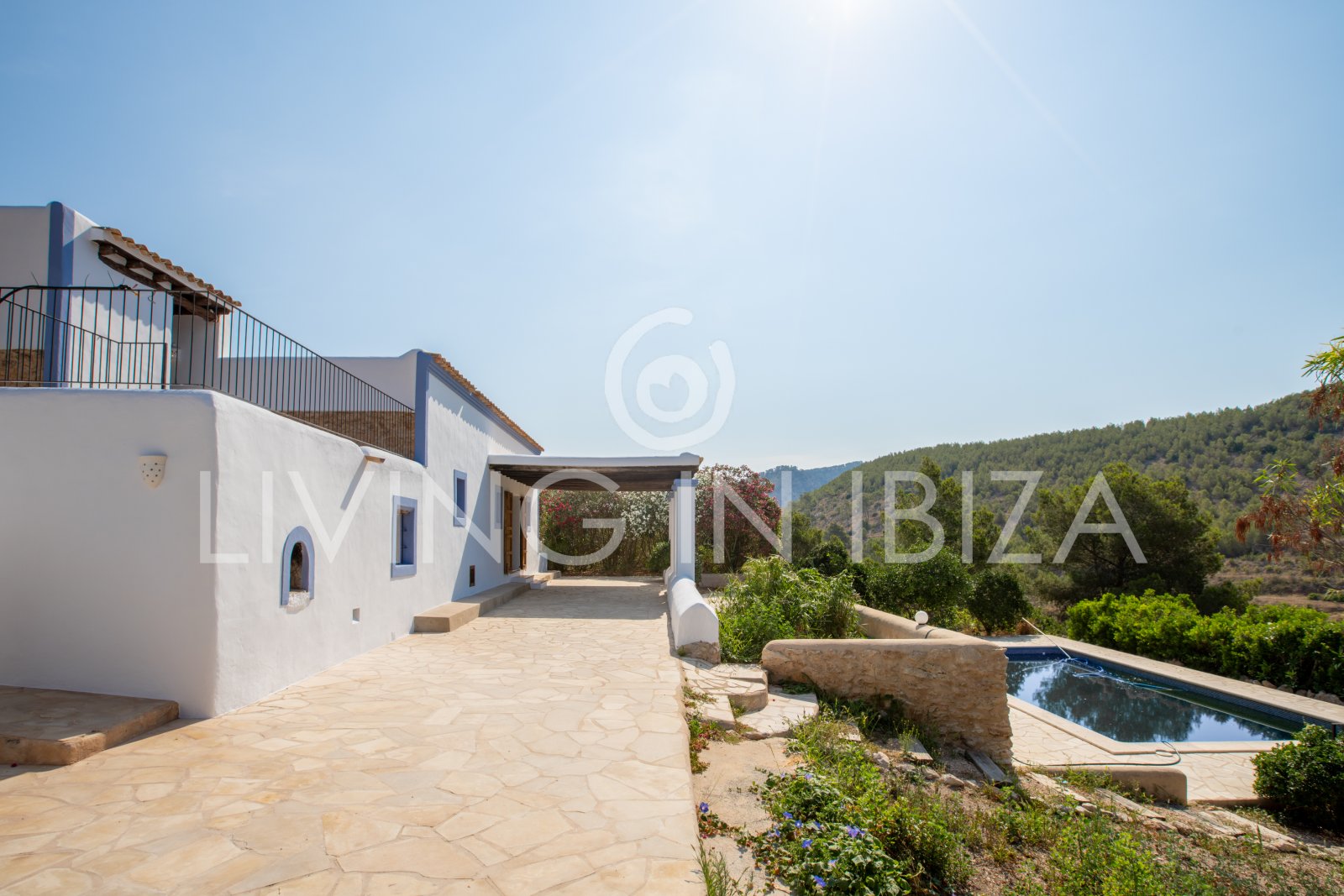 Typische Ibizenkische Finca in 2 Etagen mit Pool und ohne nahe Nachbarn zur langfristigen Vermietung in Santa Eulalia del Rio, Ibiza