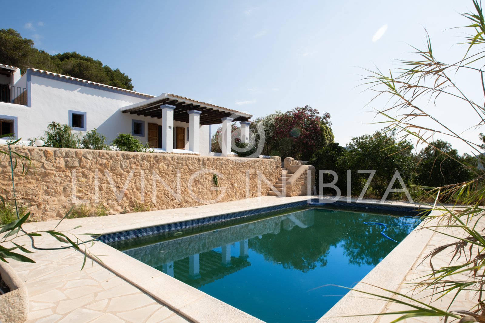Santa Eulalia del Rio: Typische Ibizenkische Finca in 2 Etagen mit Pool und ohne nahe Nachbarn zur langfristigen Vermietung in Santa Eulalia del Rio, Ibiza Santa Eulalia del Rio: Typische Ibizenkische Finca in 2 Etagen mit Pool und ohne nahe Nachbarn zur langfristigen Vermietung in Santa Eulalia del Rio, Ibiza