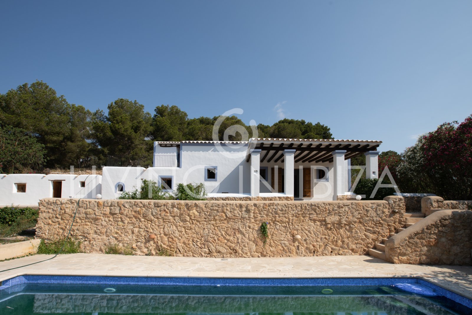 Typische Ibizenkische Finca in 2 Etagen mit Pool und ohne nahe Nachbarn zur langfristigen Vermietung in Santa Eulalia del Rio, Ibiza