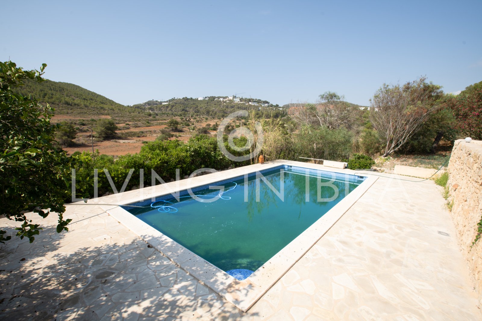 Typische Ibizenkische Finca in 2 Etagen mit Pool und ohne nahe Nachbarn zur langfristigen Vermietung in Santa Eulalia del Rio, Ibiza