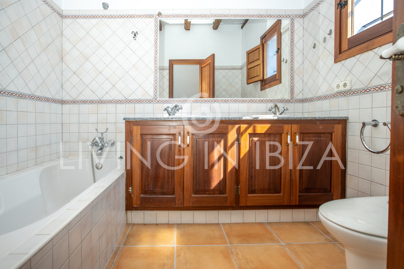 Typische Ibizenkische Finca in 2 Etagen mit Pool und ohne nahe Nachbarn zur langfristigen Vermietung in Santa Eulalia del Rio, Ibiza