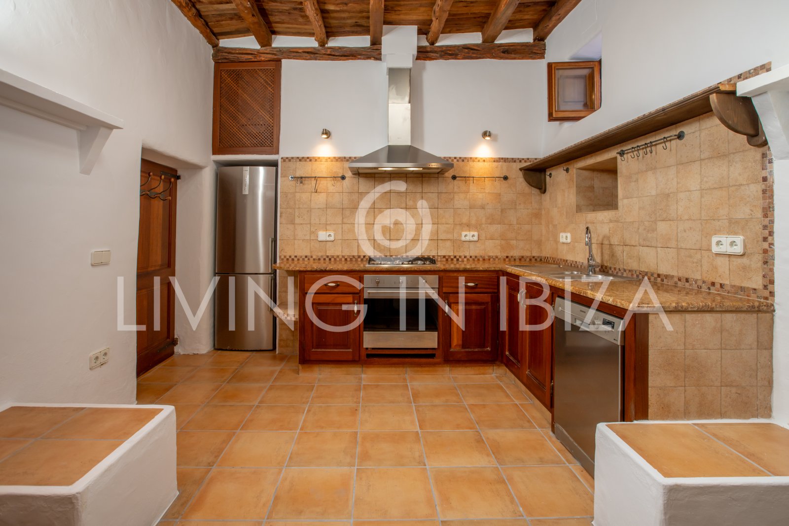 Typische Ibizenkische Finca in 2 Etagen mit Pool und ohne nahe Nachbarn zur langfristigen Vermietung in Santa Eulalia del Rio, Ibiza