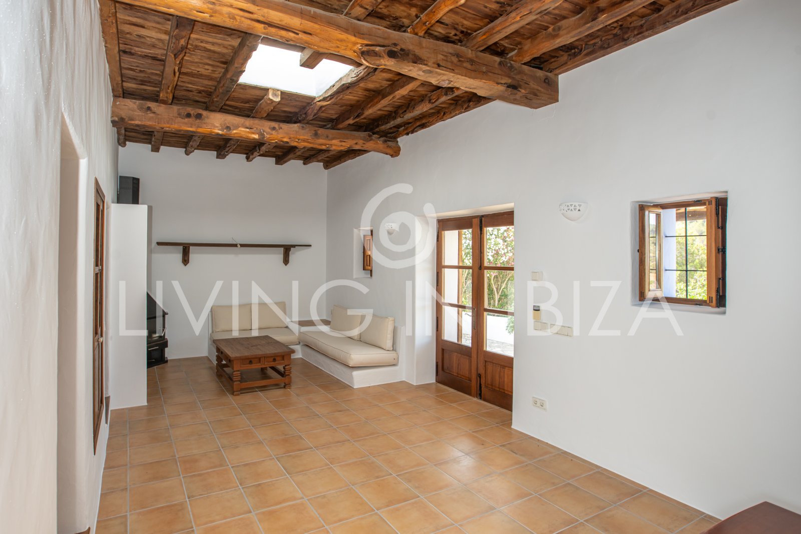 Typische Ibizenkische Finca in 2 Etagen mit Pool und ohne nahe Nachbarn zur langfristigen Vermietung in Santa Eulalia del Rio, Ibiza