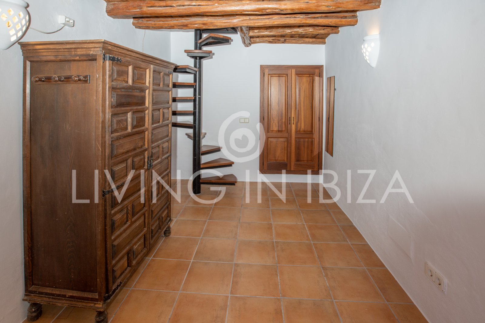 Typische Ibizenkische Finca in 2 Etagen mit Pool und ohne nahe Nachbarn zur langfristigen Vermietung in Santa Eulalia del Rio, Ibiza