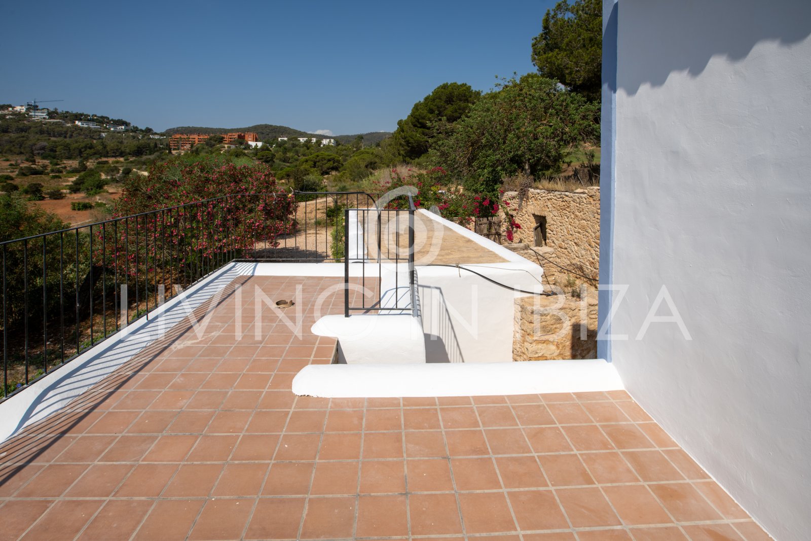 Typische Ibizenkische Finca in 2 Etagen mit Pool und ohne nahe Nachbarn zur langfristigen Vermietung in Santa Eulalia del Rio, Ibiza