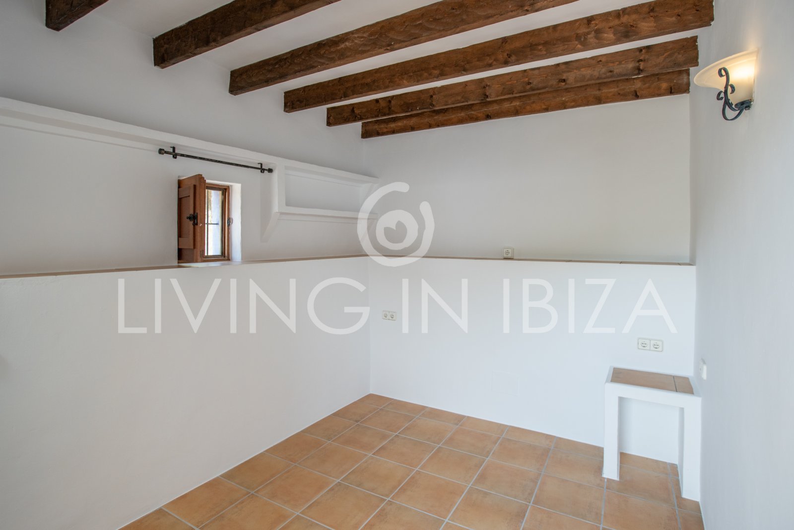 Typische Ibizenkische Finca in 2 Etagen mit Pool und ohne nahe Nachbarn zur langfristigen Vermietung in Santa Eulalia del Rio, Ibiza