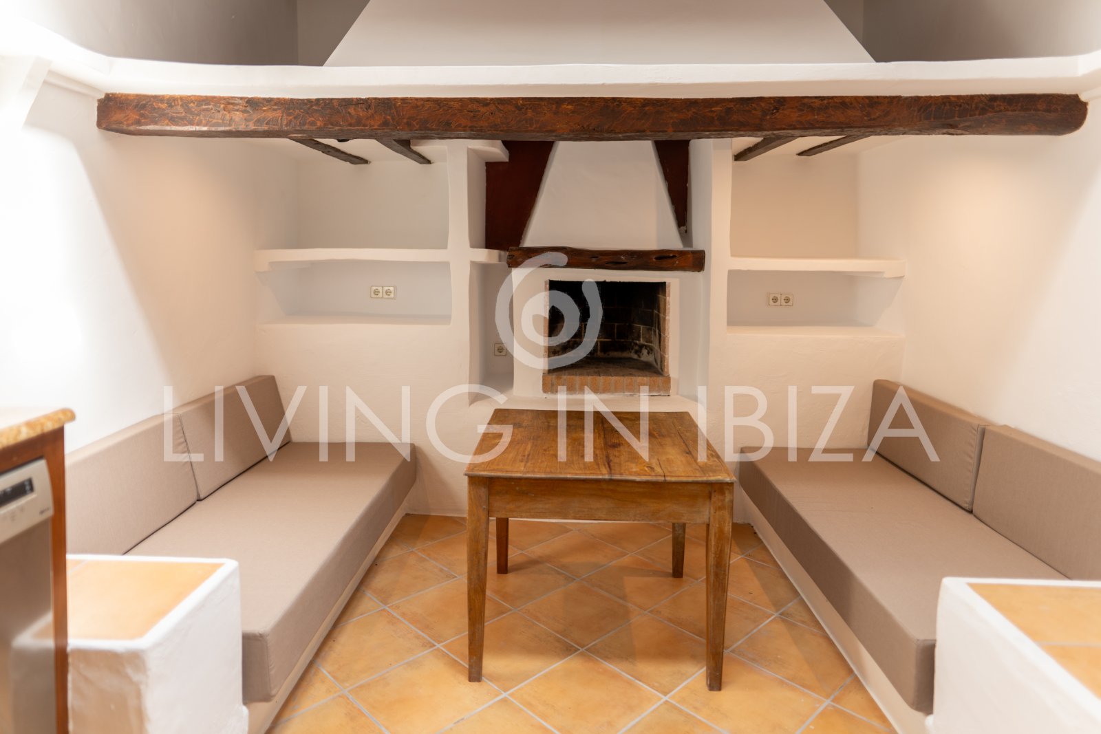 Typische Ibizenkische Finca in 2 Etagen mit Pool und ohne nahe Nachbarn zur langfristigen Vermietung in Santa Eulalia del Rio, Ibiza