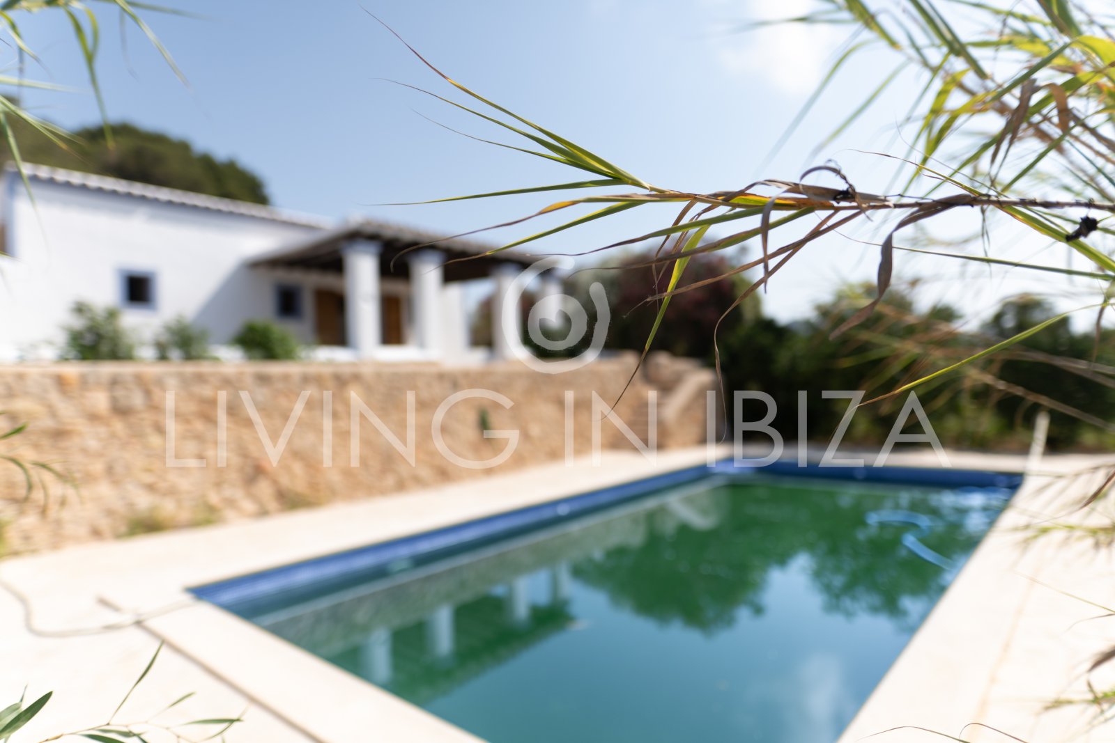 Typische Ibizenkische Finca in 2 Etagen mit Pool und ohne nahe Nachbarn zur langfristigen Vermietung in Santa Eulalia del Rio, Ibiza