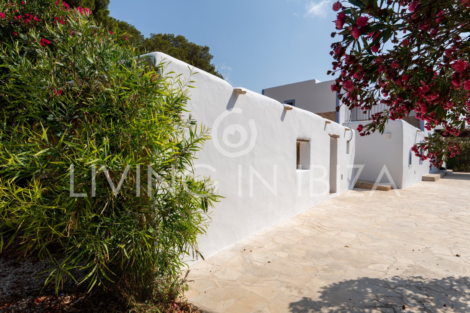 Typische Ibizenkische Finca in 2 Etagen mit Pool und ohne nahe Nachbarn zur langfristigen Vermietung in Santa Eulalia del Rio, Ibiza