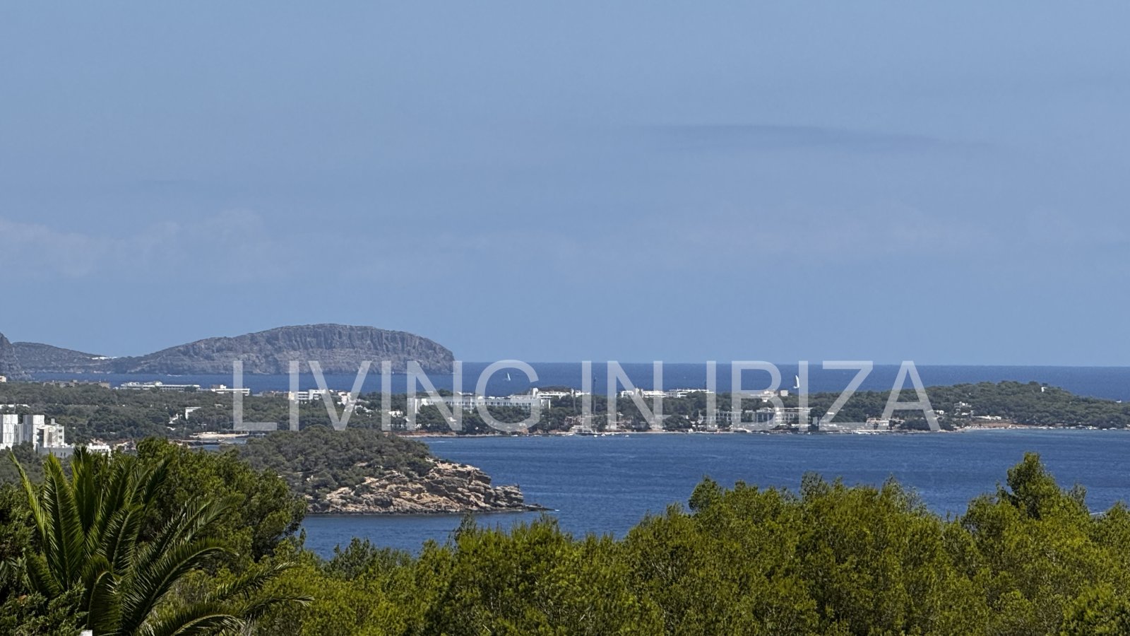 Santa Eulalia del Río - Siesta: ZEITWEILIGE VERMIETUNG Reizende Wohnung in Siesta, Santa Eulalia del Río, im Osten Ibizas. Sie bietet einen spektakulären Blick auf die Gemeinschaftsg Santa Eulalia del Río - Siesta: ZEITWEILIGE VERMIETUNG Reizende Wohnung in Siesta, Santa Eulalia del Río, im Osten Ibizas. Sie bietet einen spektakulären Blick auf die Gemeinschaftsg