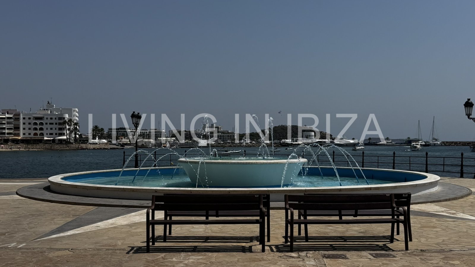 Santa Eulalia del Rio: Großzügiges Geschäftslokal mit Terrasse und Option auf 7 Stellplätze – zur Miete oder zum Kauf in Santa Eulària des Riu, Ibiza Santa Eulalia del Rio: Großzügiges Geschäftslokal mit Terrasse und Option auf 7 Stellplätze – zur Miete oder zum Kauf in Santa Eulària des Riu, Ibiza