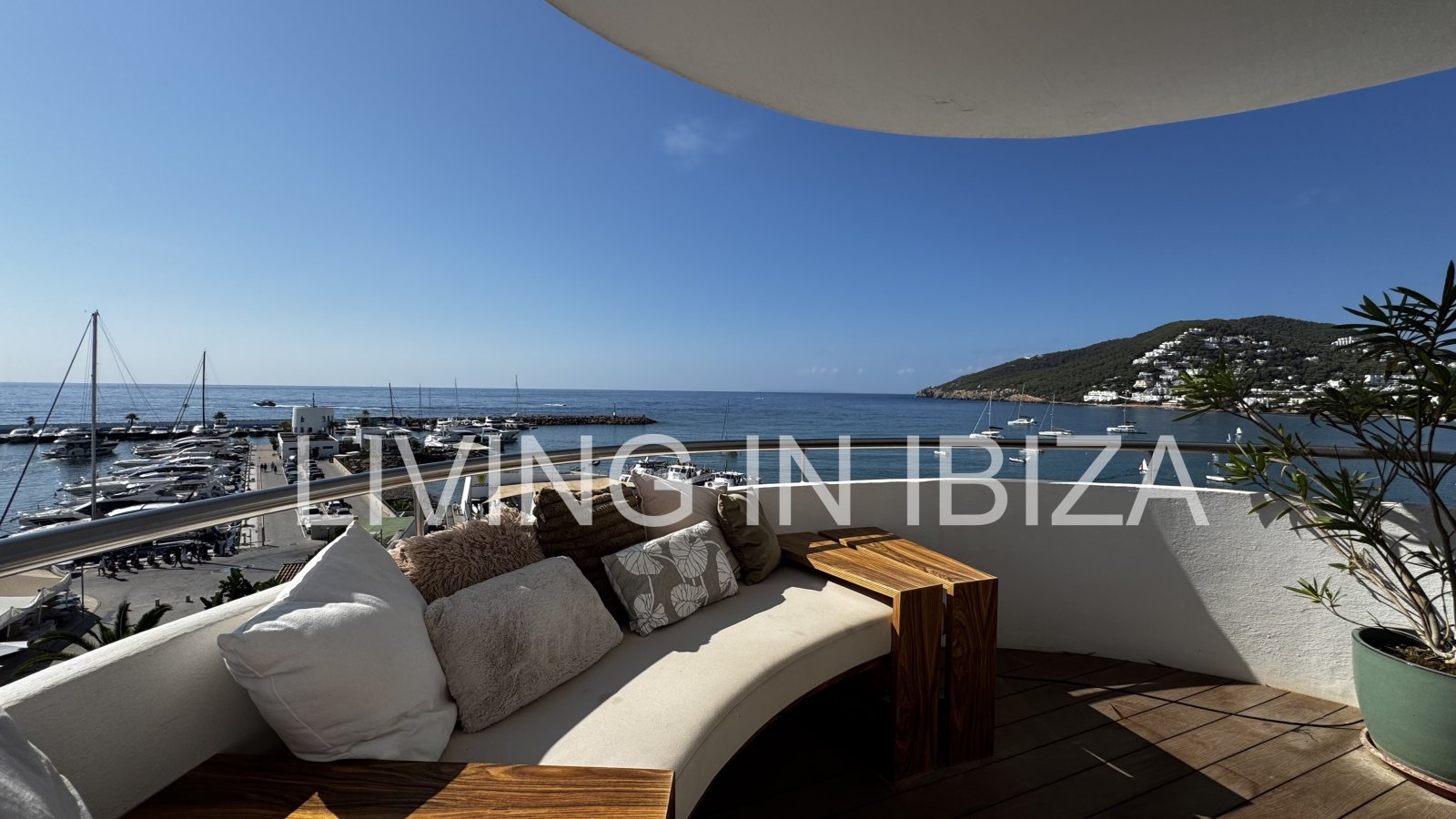 Exklusive Luxuswohnung in erster Meereslinie zur Miete an Promenade, Yachthafen – Santa Eulalia del Río, Ibiza zu vermieten
