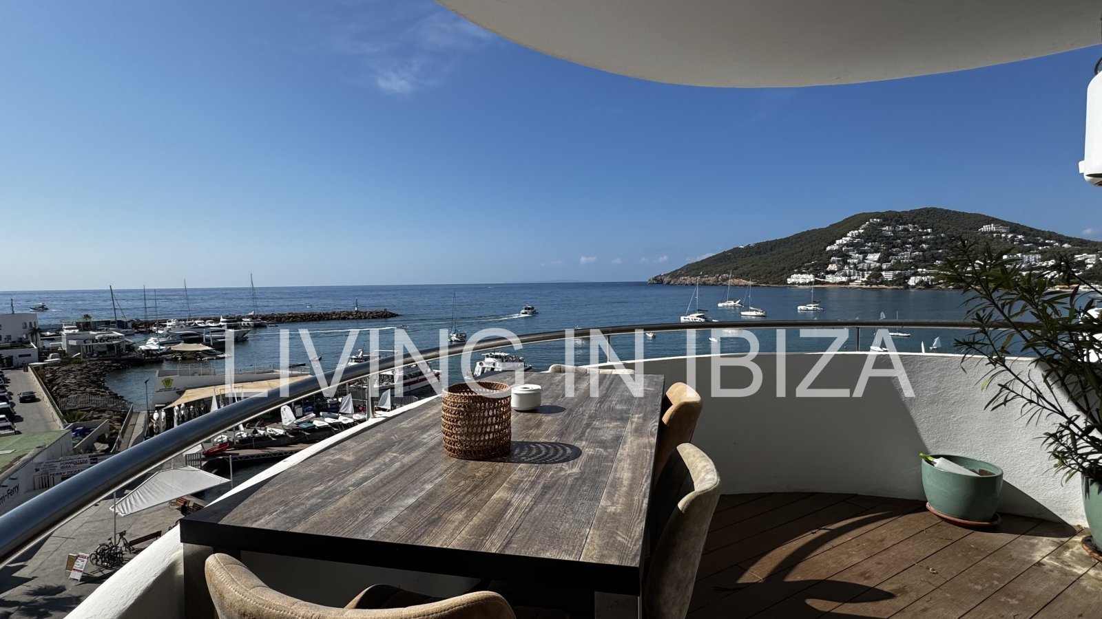 Exklusive Luxuswohnung in erster Meereslinie zur Miete an Promenade, Yachthafen – Santa Eulalia del Río, Ibiza zu vermieten