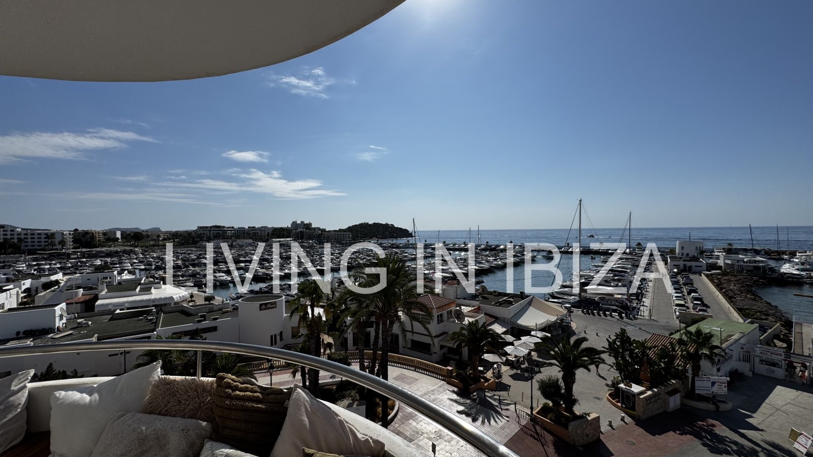 Exklusive Luxuswohnung in erster Meereslinie zur Miete an Promenade, Yachthafen – Santa Eulalia del Río, Ibiza zu vermieten