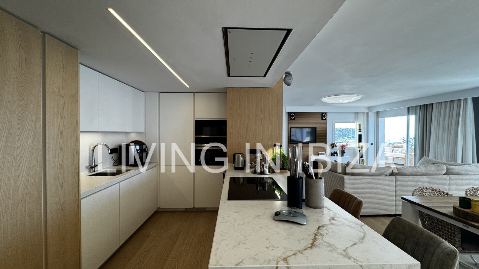 Exklusive Luxuswohnung in erster Meereslinie zur Miete an Promenade, Yachthafen – Santa Eulalia del Río, Ibiza zu vermieten