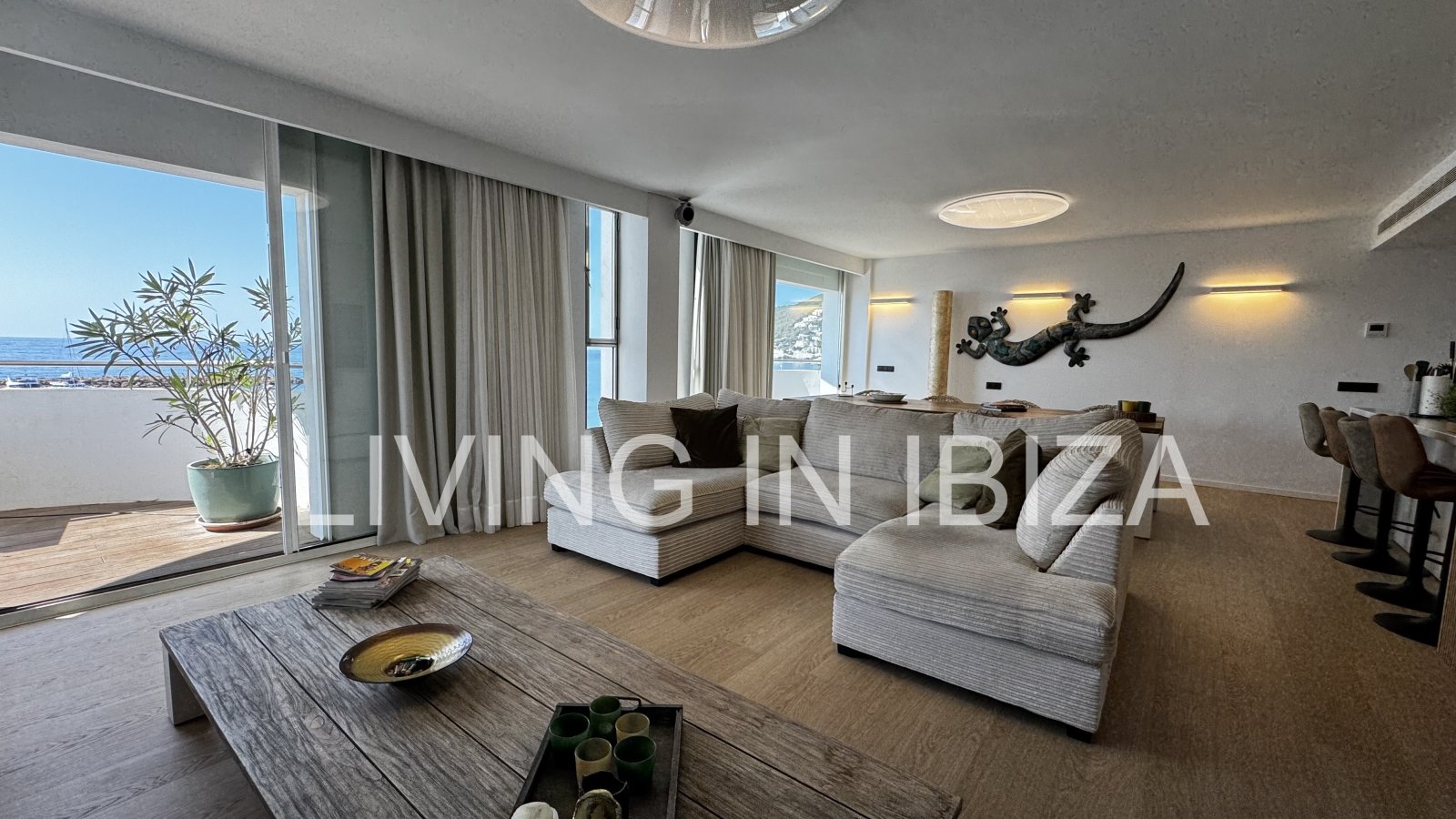 Exklusive Luxuswohnung in erster Meereslinie zur Miete an Promenade, Yachthafen – Santa Eulalia del Río, Ibiza zu vermieten