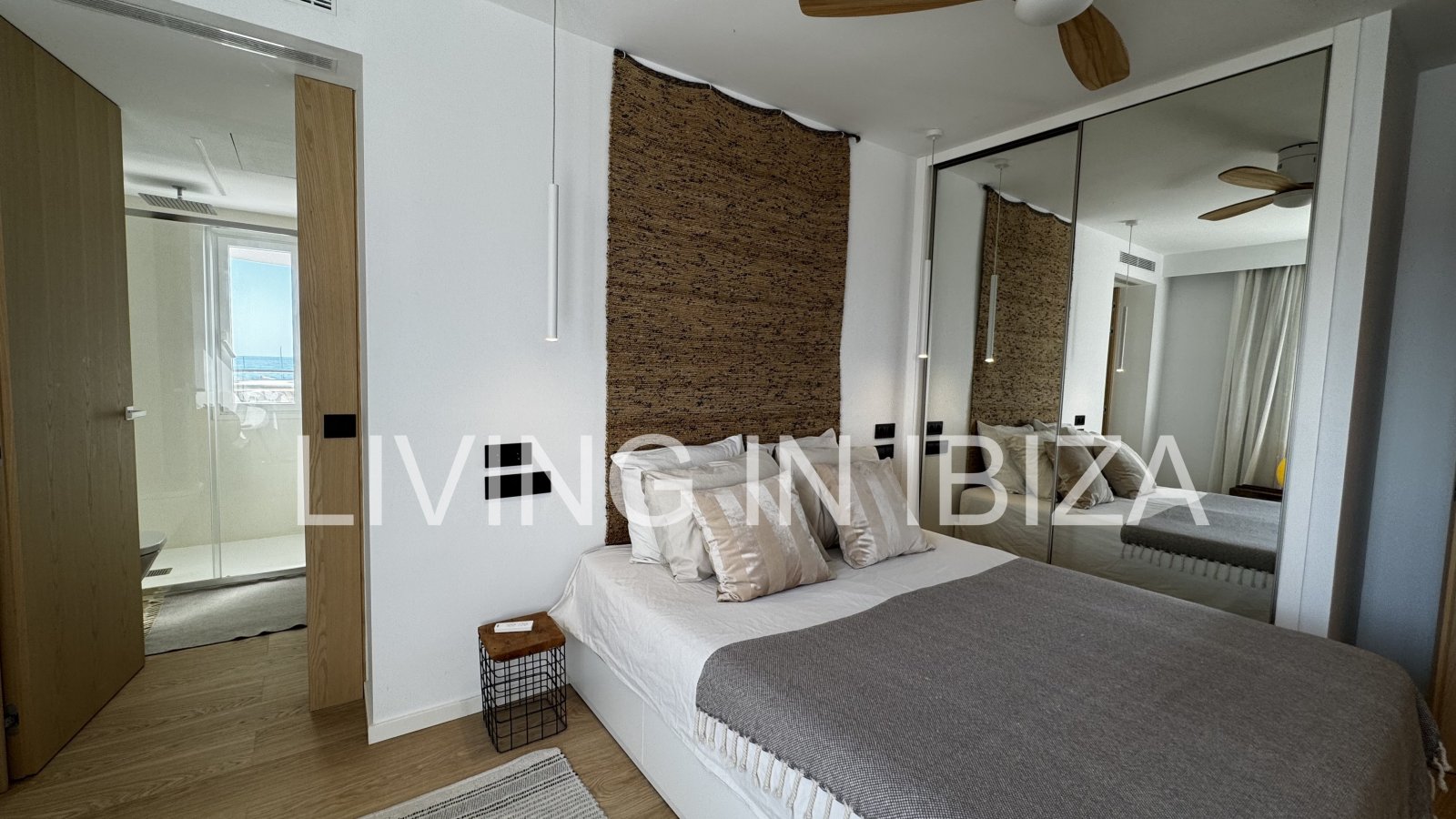 Exklusive Luxuswohnung in erster Meereslinie zur Miete an Promenade, Yachthafen – Santa Eulalia del Río, Ibiza zu vermieten