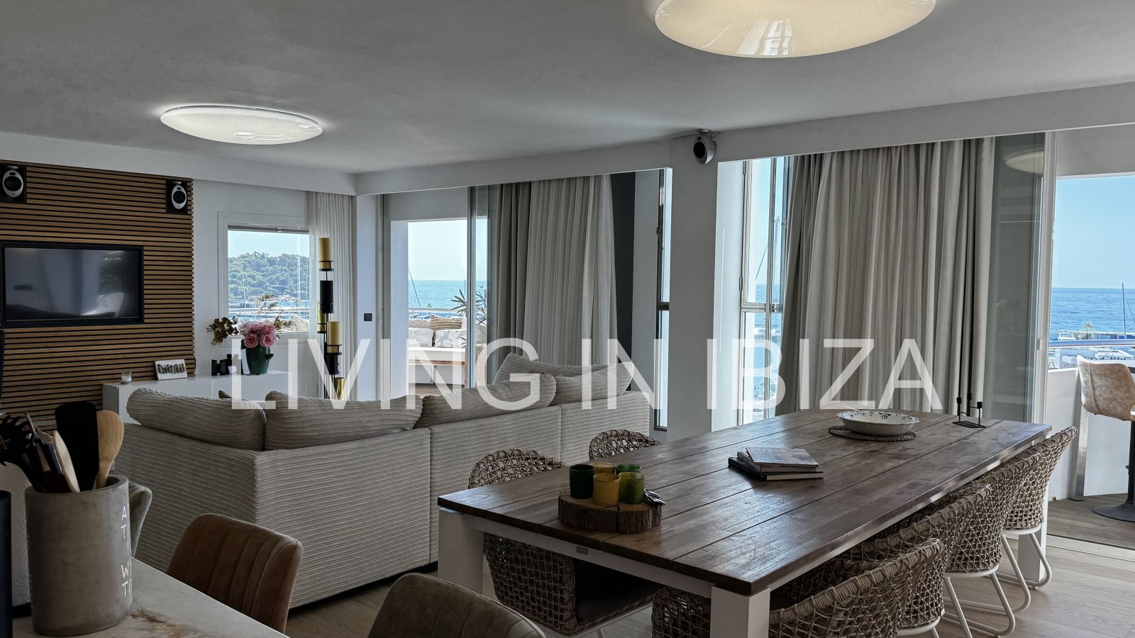 Exklusive Luxuswohnung in erster Meereslinie zur Miete an Promenade, Yachthafen – Santa Eulalia del Río, Ibiza zu vermieten