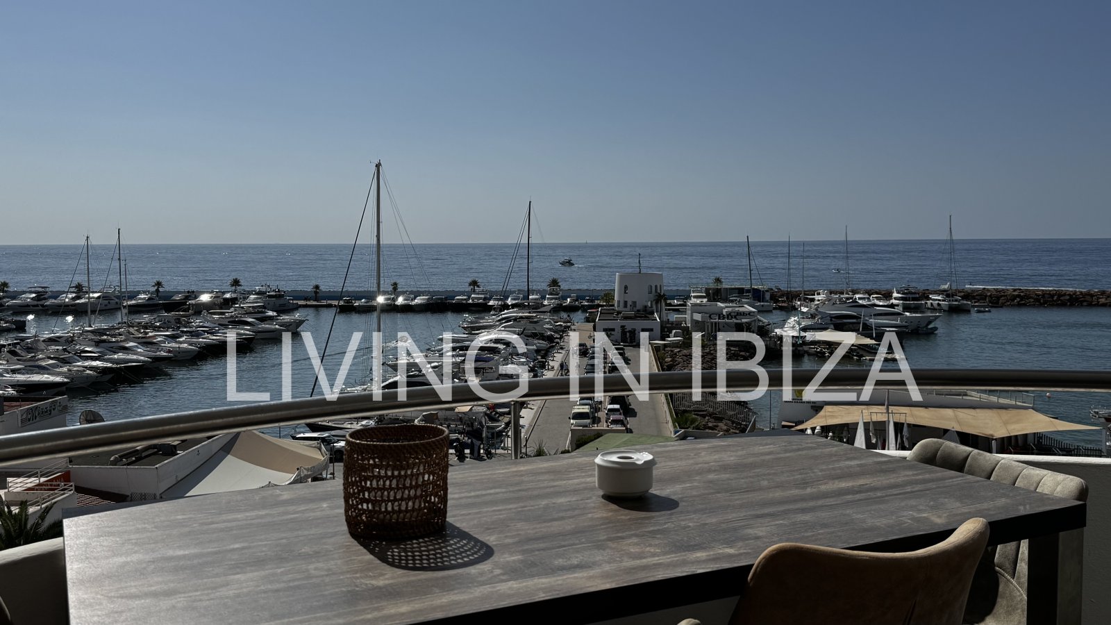 Exklusive Luxuswohnung in erster Meereslinie zur Miete an Promenade, Yachthafen – Santa Eulalia del Río, Ibiza zu vermieten