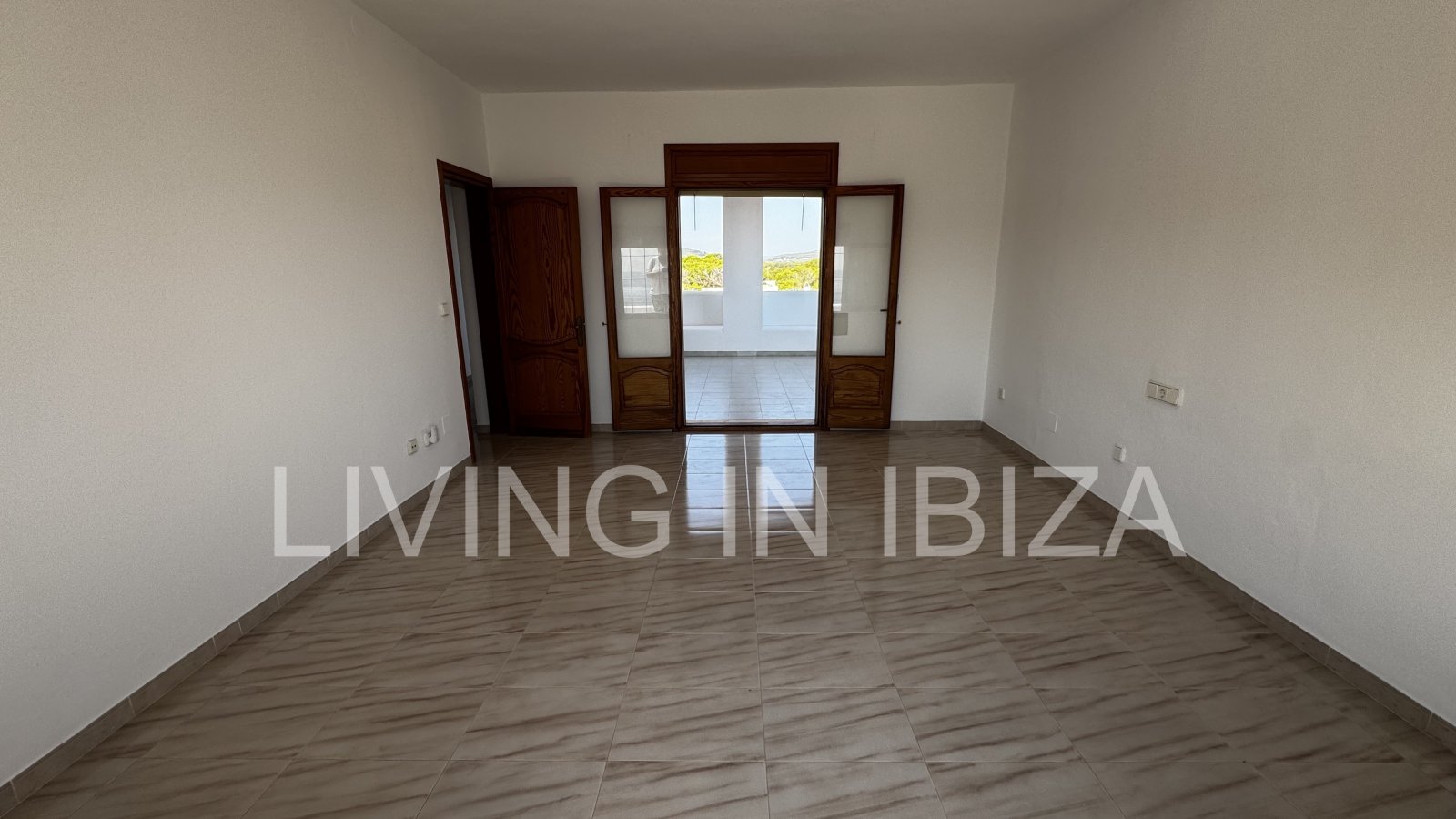 JÄHRLICHE / LANGFRISTIGE VERMIETUNG. MINDESTENS EIN JAHR. FINCA payesa komplett renoviert in San Juan, Ibiza. Pool, Idylle, Feld