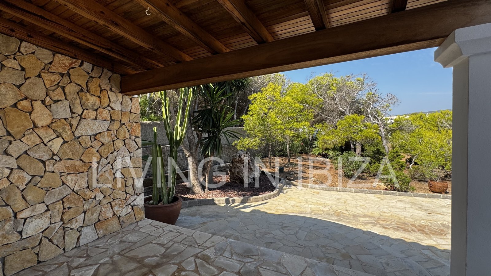 JÄHRLICHE / LANGFRISTIGE VERMIETUNG. MINDESTENS EIN JAHR. FINCA payesa komplett renoviert in San Juan, Ibiza. Pool, Idylle, Feld