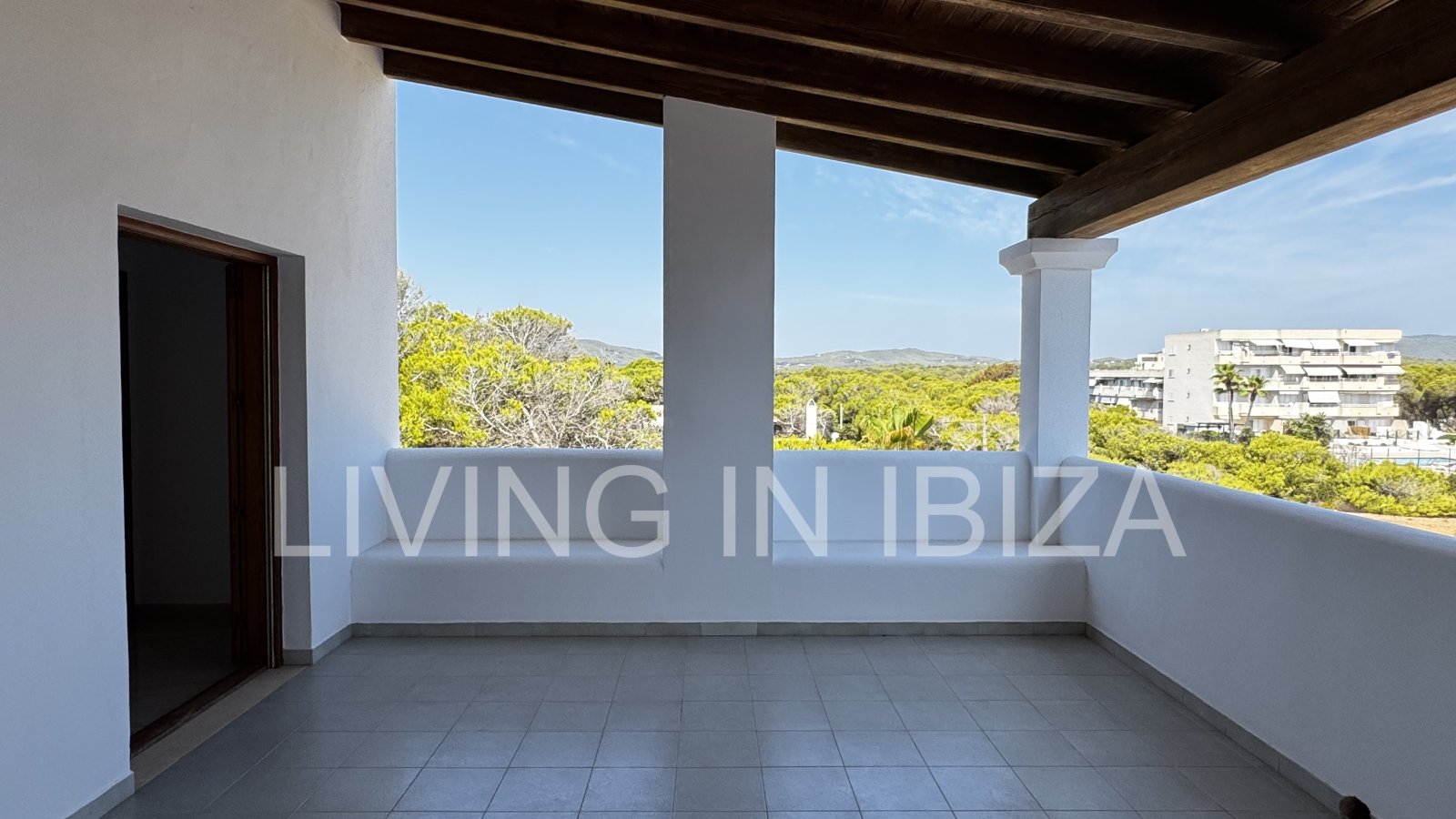 JÄHRLICHE / LANGFRISTIGE VERMIETUNG. MINDESTENS EIN JAHR. FINCA payesa komplett renoviert in San Juan, Ibiza. Pool, Idylle, Feld