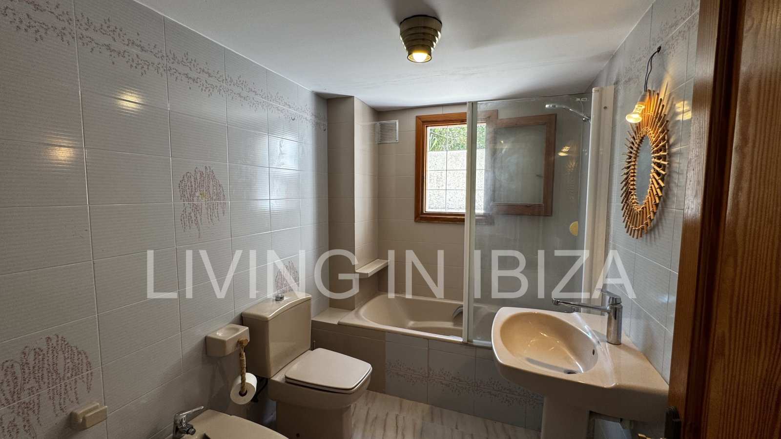 JÄHRLICHE / LANGFRISTIGE VERMIETUNG. MINDESTENS EIN JAHR. FINCA payesa komplett renoviert in San Juan, Ibiza. Pool, Idylle, Feld