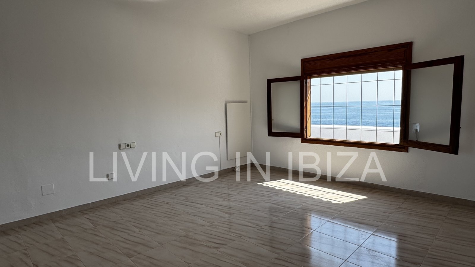 JÄHRLICHE / LANGFRISTIGE VERMIETUNG. MINDESTENS EIN JAHR. FINCA payesa komplett renoviert in San Juan, Ibiza. Pool, Idylle, Feld