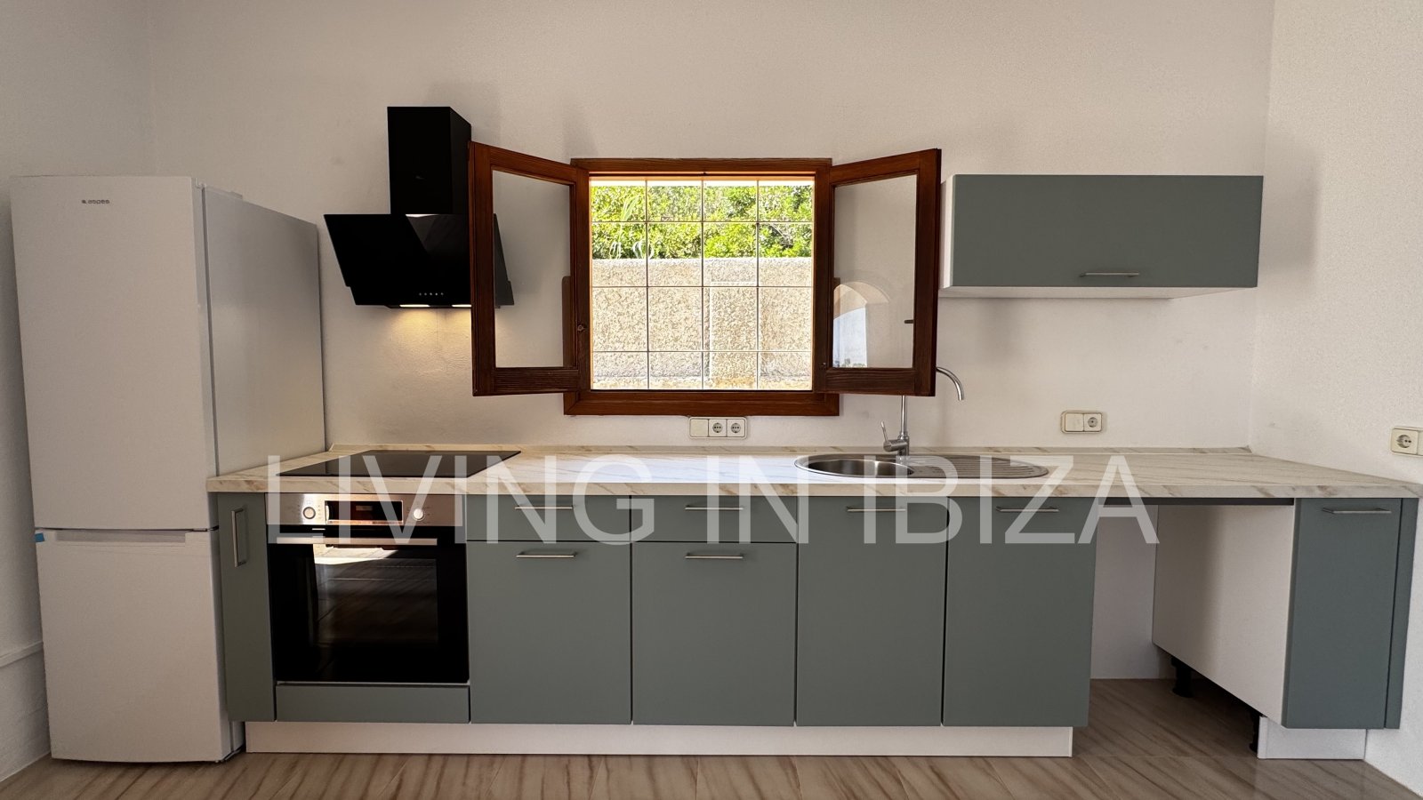 JÄHRLICHE / LANGFRISTIGE VERMIETUNG. MINDESTENS EIN JAHR. FINCA payesa komplett renoviert in San Juan, Ibiza. Pool, Idylle, Feld