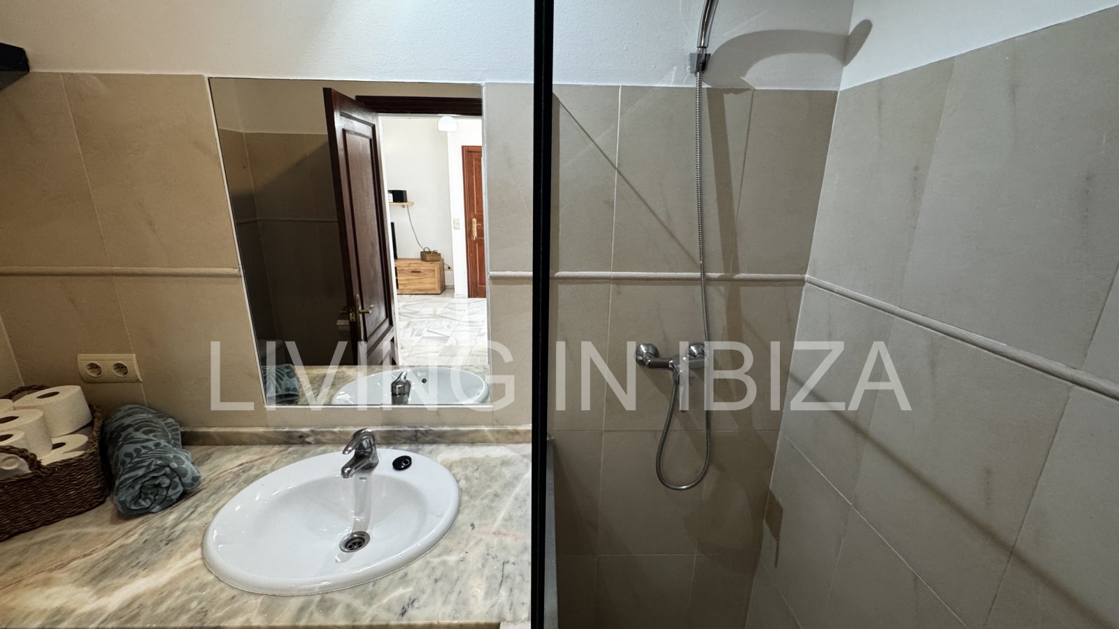 Kurzfristiger Mietvertrag: von 5 bis 10 Monaten: schönes Penthouse in Sargamassa, Santa Eulalia del Río -Ibiza-. Nähe Strand Cala Pada.