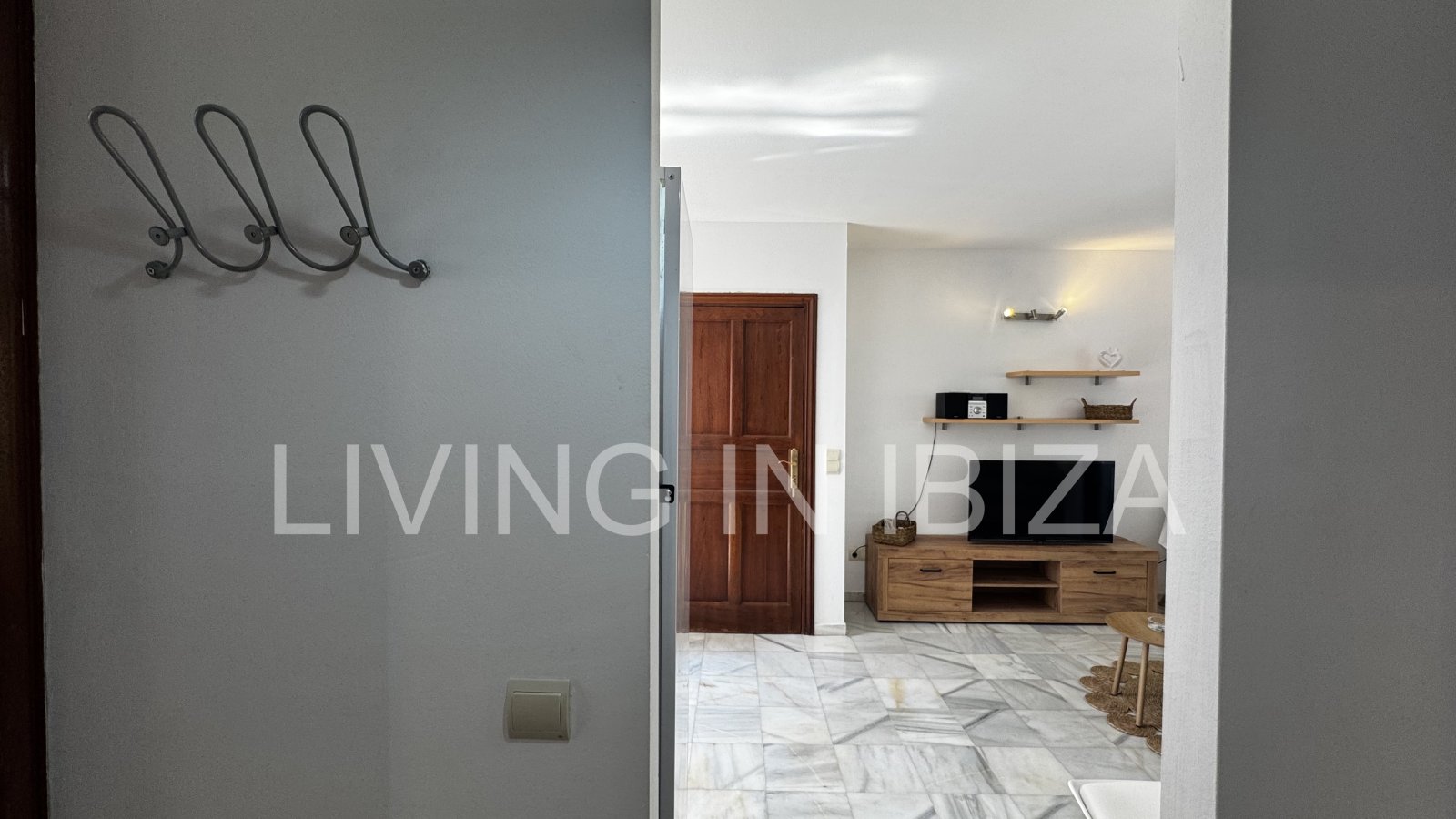 Kurzfristiger Mietvertrag: von 5 bis 10 Monaten: schönes Penthouse in Sargamassa, Santa Eulalia del Río -Ibiza-. Nähe Strand Cala Pada.