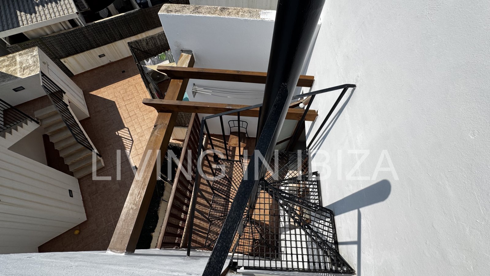 Kurzfristiger Mietvertrag: von 5 bis 10 Monaten: schönes Penthouse in Sargamassa, Santa Eulalia del Río -Ibiza-. Nähe Strand Cala Pada.