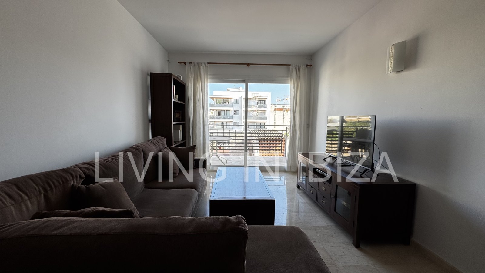 Apartment zur Kurzzeitmiete. Ideal, um Ibiza in einer Wohnung mit allen Annehmlichkeiten zu genießen. Etwa 400 vom Strand.
