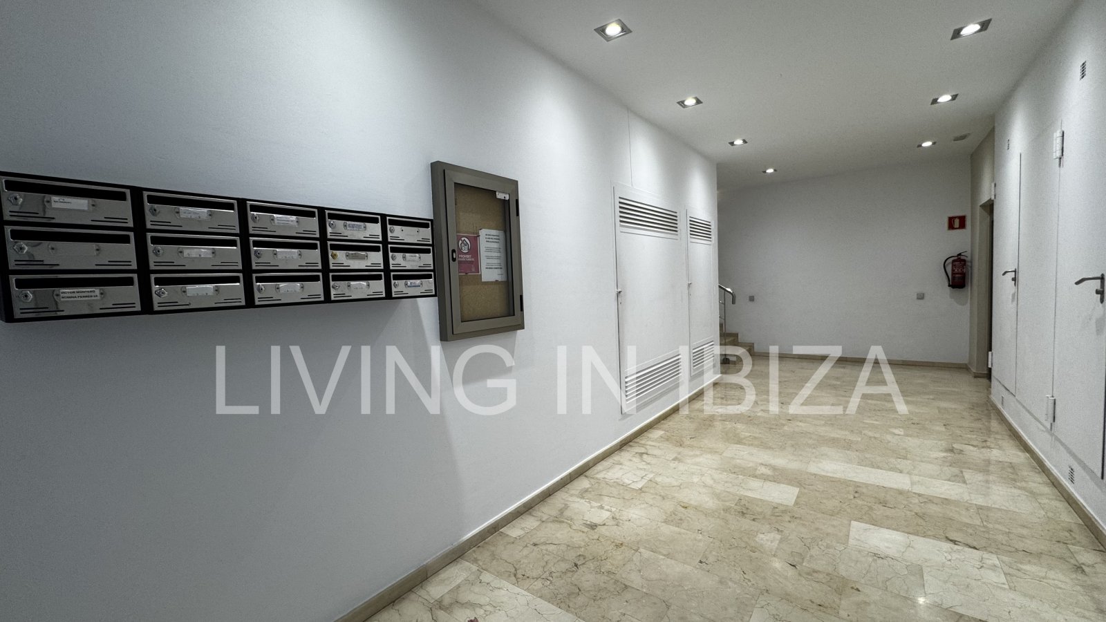 Apartment zur Kurzzeitmiete. Ideal, um Ibiza in einer Wohnung mit allen Annehmlichkeiten zu genießen. Etwa 400 vom Strand.