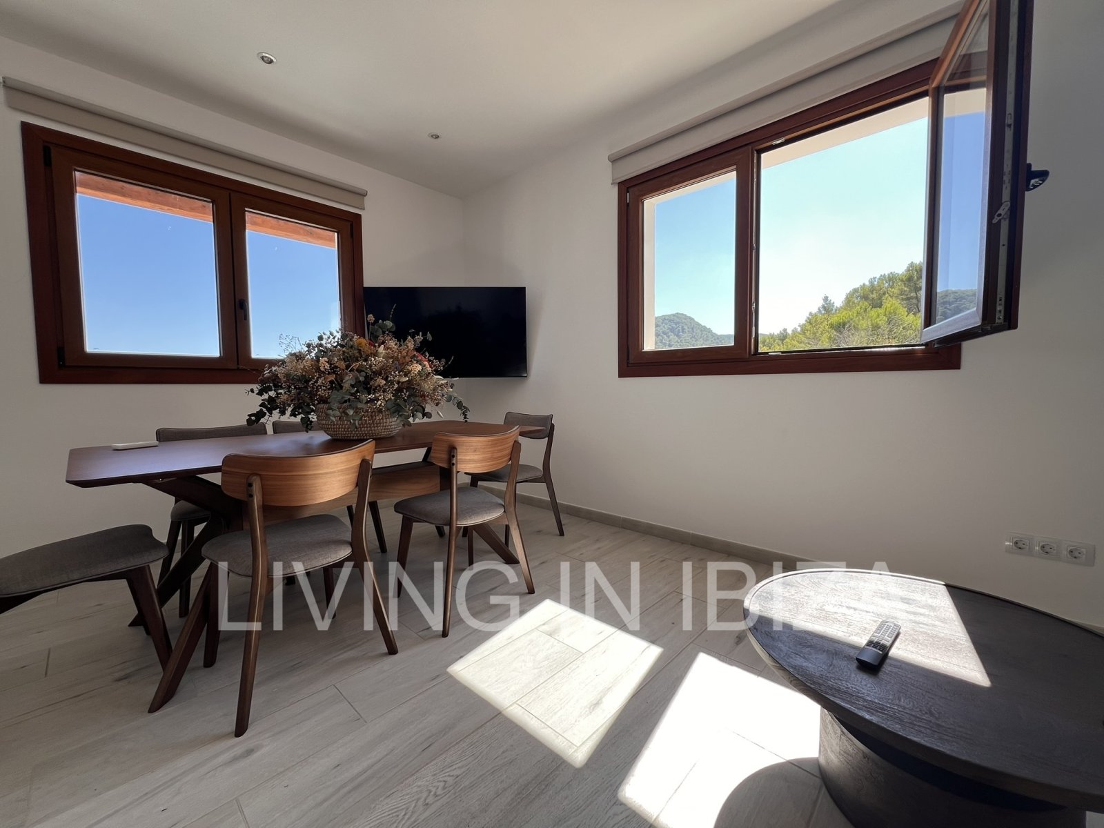 Zu vermieten. Freistehendes Einfamilienhaus in San Vicente mit ca. 140 m² Wohnfläche auf einem ca. 1.000 m² großen Grundstück. Keine Nachbarn in der N