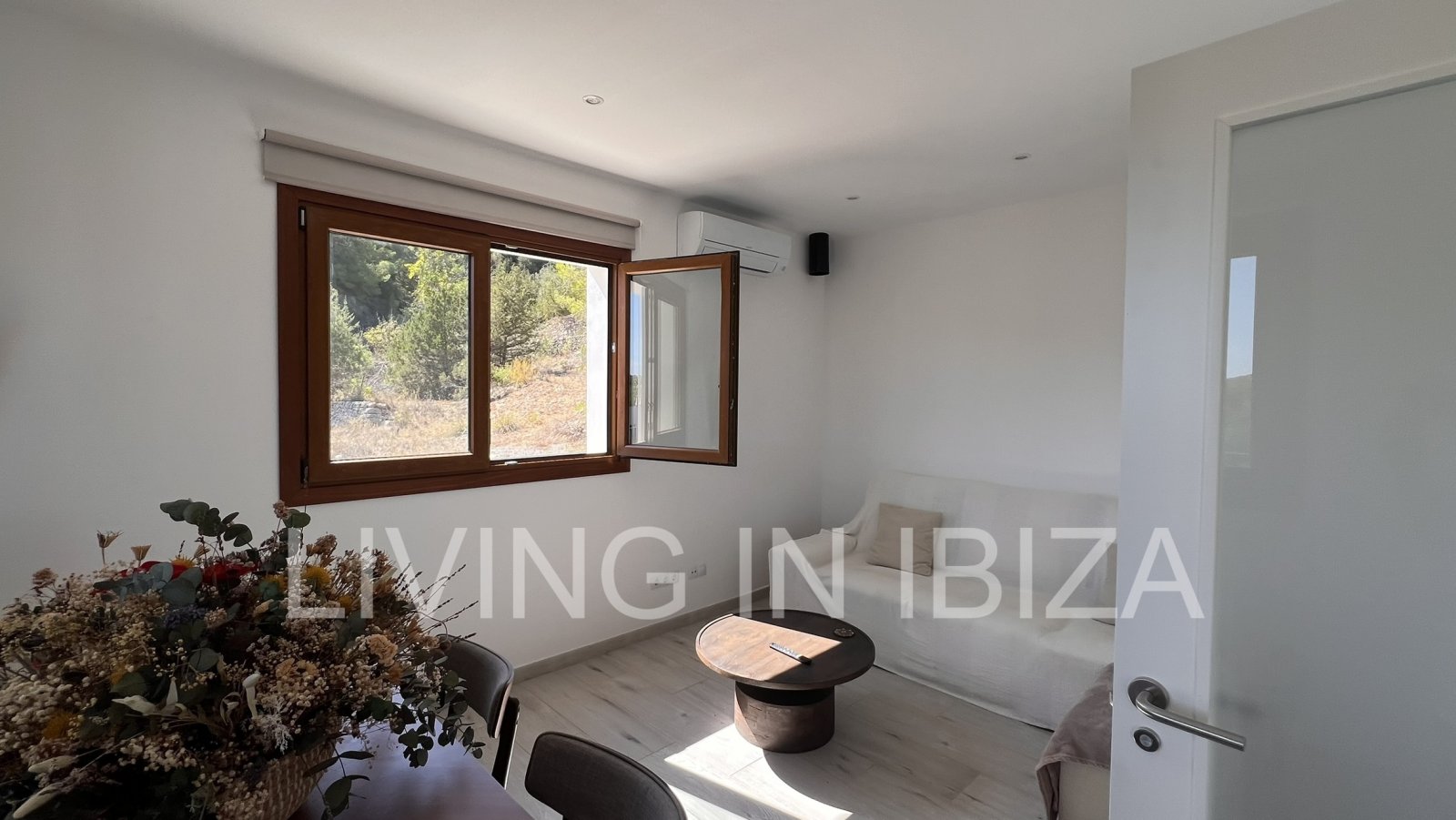 Zu vermieten. Freistehendes Einfamilienhaus in San Vicente mit ca. 140 m² Wohnfläche auf einem ca. 1.000 m² großen Grundstück. Keine Nachbarn in der N