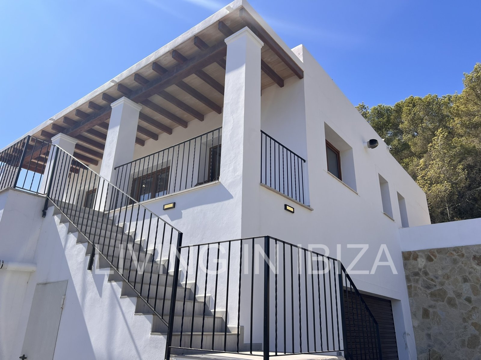 Zu vermieten. Freistehendes Einfamilienhaus in San Vicente mit ca. 140 m² Wohnfläche auf einem ca. 1.000 m² großen Grundstück. Keine Nachbarn in der N
